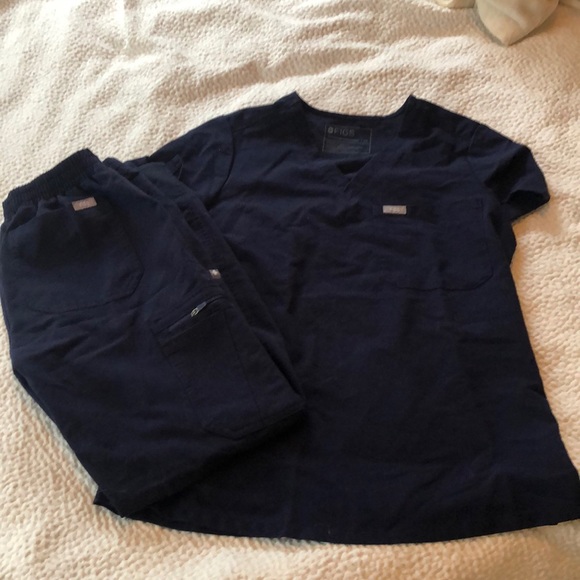 *sold* Figs scrub set in navy xs/pxs - Picture 2 of 4